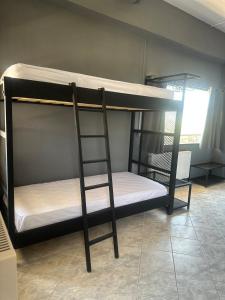 Giường trong phòng chung tại Letsios Steel1