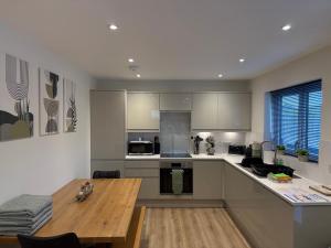 Η κουζίνα ή μικρή κουζίνα στο Woodway Lodge +6 φωτογραφίες