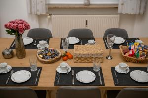 Jídlo v apartmánu nebo okolí + 15 fotografií