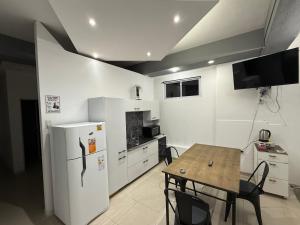 Kuchyň nebo kuchyňský kout v ubytování Departamento Rojas 1