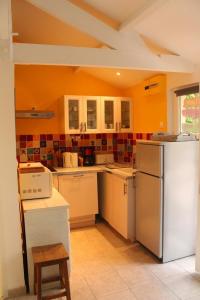 Η κουζίνα ή μικρή κουζίνα στο Gîte des Preaux in Pacy near Giverny +23 φωτογραφίες