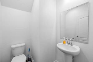 Phòng tắm tại Spacious Springhill Family Getaway +54 ảnh