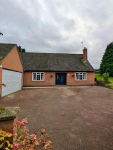 Το κτήριο όπου στεγάζεται  η παραθεριστική κατοικία