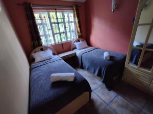 Ένα ή περισσότερα κρεβάτια σε δωμάτιο στο Peaceful & Scenic Villa on the Beach +13 φωτογραφίες