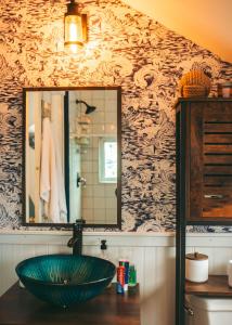 Ένα μπάνιο στο Jones Beach Houseboat +80 φωτογραφίες