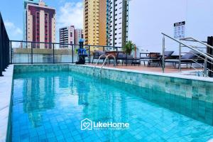 basen na dachu budynku w obiekcie Simple Smart em Manaíra - LikeHome Hospedagens w mieście João Pessoa