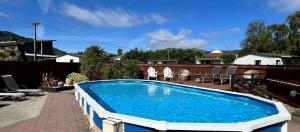a large blue swimming pool on a brick patio at Parklands Marina Holiday Park in Picton