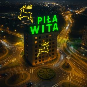 皮拉Apartament Piła Wita的一栋楼顶上有披萨店威尔卡招牌的建筑