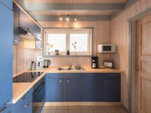 Η κουζίνα ή μικρή κουζίνα στο skandinavisches Ferienhaus in Rechlin