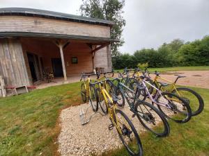 a group of bikes parked in front of a building at Gîte Domaine Taureau in Saint-Brisson