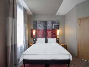 Ένα ή περισσότερα κρεβάτια σε δωμάτιο στο Ibis Riga Centre