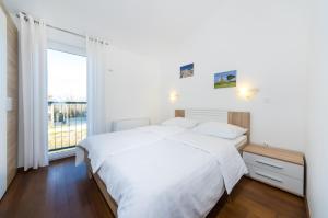 Postel nebo postele na pokoji v ubytování Queen Beach Apartments