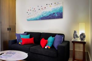 Χώρος καθιστικού στο CLA - Beach-front Studio & Rooftop Infinity Pool