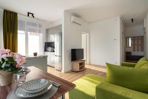 a living room with a couch and a table at Sika Buzz Premium Apartment - cazare Arad - self check-in in Arad
