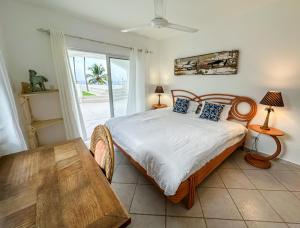 Ένα ή περισσότερα κρεβάτια σε δωμάτιο στο Villa Playa Colorada Eco-Luxury Beachfront Retreat