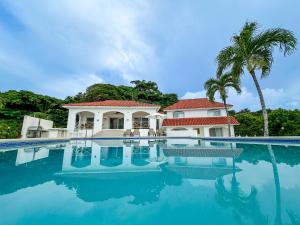 Πισίνα στο ή κοντά στο Villa Playa Colorada Eco-Luxury Beachfront Retreat