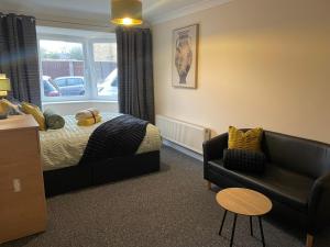 Khu vực ghế ngồi tại Cozy apartment, sleeps 4 with TV