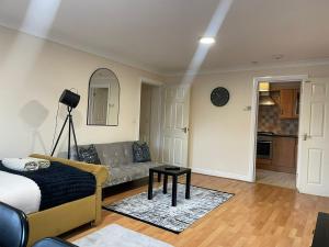 Khu vực ghế ngồi tại Cozy apartment, sleeps 4 with TV