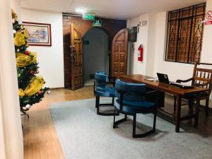 a room with a christmas tree and a table and chairs at Urban Colonial in Quito
