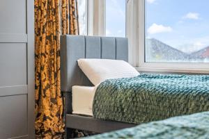 Postel nebo postele na pokoji v ubytování Long-Stay Ready in N14 Modern House, sleeps 8