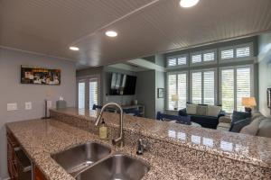 TV a/nebo společenská místnost v ubytování 478 Egrets Pointe