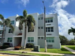 El edificio en el que está la casa vacacional