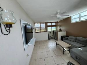 Una cocina o cocineta en Walk to Beach • Pool • Balcony views + BBQ Grill