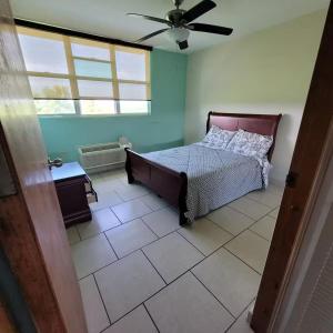 Una cama o camas en una habitación de Walk to Beach • Pool • Balcony views + BBQ Grill