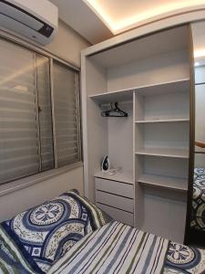 Ένα ή περισσότερα κρεβάτια σε δωμάτιο στο Lindo apt na Avenida Mário covas, com ótima localização