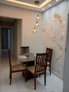 Χώρος καθιστικού στο Lindo apt na Avenida Mário covas, com ótima localização