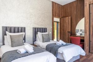 Ένα ή περισσότερα κρεβάτια σε δωμάτιο στο Villa Ramona, Calme, Luxe et Piscine +46 φωτογραφίες