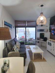 Et tv og/eller underholdning på Ocean Luxury Apartment