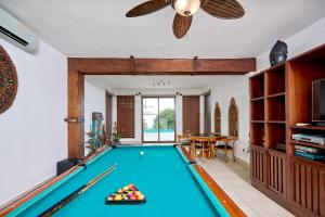 Τραπέζι μπιλιάρδου στο Villa Vita Oceanfront Mansion +94 φωτογραφίες