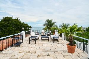 Μπαλκόνι ή βεράντα στο Villa Vita Oceanfront Mansion