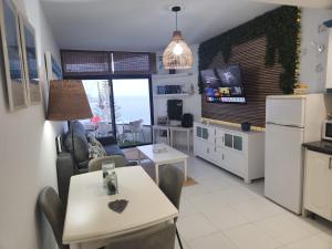 Køkken eller tekøkken på Ocean Luxury Apartment