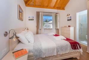 Giường trong phòng chung tại Villa Harmonia +65 ảnh