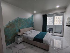 Ένα ή περισσότερα κρεβάτια σε δωμάτιο στο VIBE Stay Apartments Batumi +32 φωτογραφίες