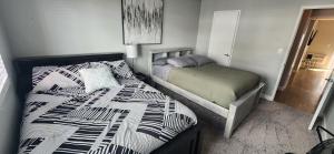 a bedroom with two beds in a room at Cozy 2bdr Beach home in Huntington Beach