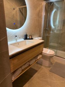 Ένα μπάνιο στο Modern 1BR by Parque Bustamante, Providencia +18 φωτογραφίες