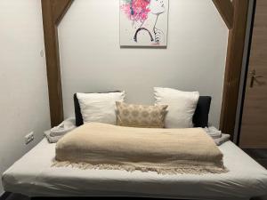 Ένα ή περισσότερα κρεβάτια σε δωμάτιο στο HONOR-House