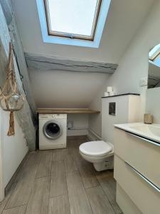 Et badeværelse på Le 72 - Bohemian Chic - 20 min from Disneyland Paris