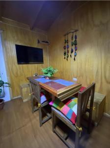 TV a/nebo společenská místnost v ubytování Refugio Alma Lodge