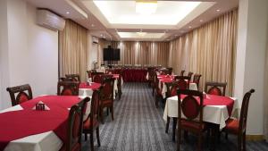 Posezení v ubytování Laurel Lakefront Hotel