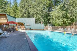 Hồ bơi trong/gần Riverside Retreat