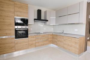 Η κουζίνα ή μικρή κουζίνα στο Lovely and spacious apartments in the quaint and quiet town of Pembroke +21 φωτογραφίες