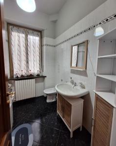 Ένα μπάνιο στο Il Ciclamino, a due passi dalla Reggia e dallo Stadio