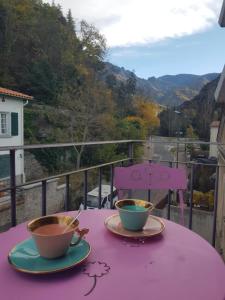 A general mountain view or a mountain view taken from Az apartmant