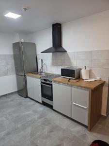 a kitchen with a stove and a refrigerator at Pyrzowice noclegi AirNest 8 min od Lotniska Katowice Airport 