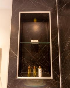 Vannituba majutusasutuses The Jungle - Unique Hot Tub Cabin in Millport