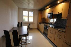 Кухня или мини-кухня в Private room in the big house Bolligen
 +13 фотографий